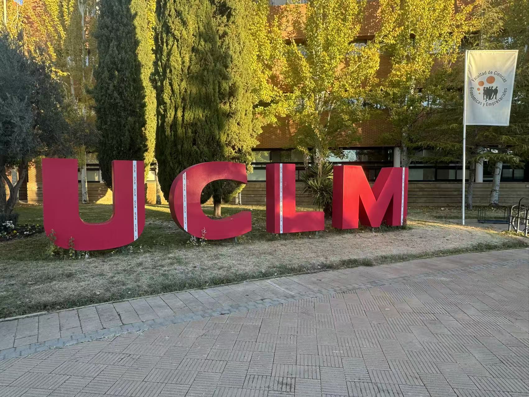 Una marca de UCLM